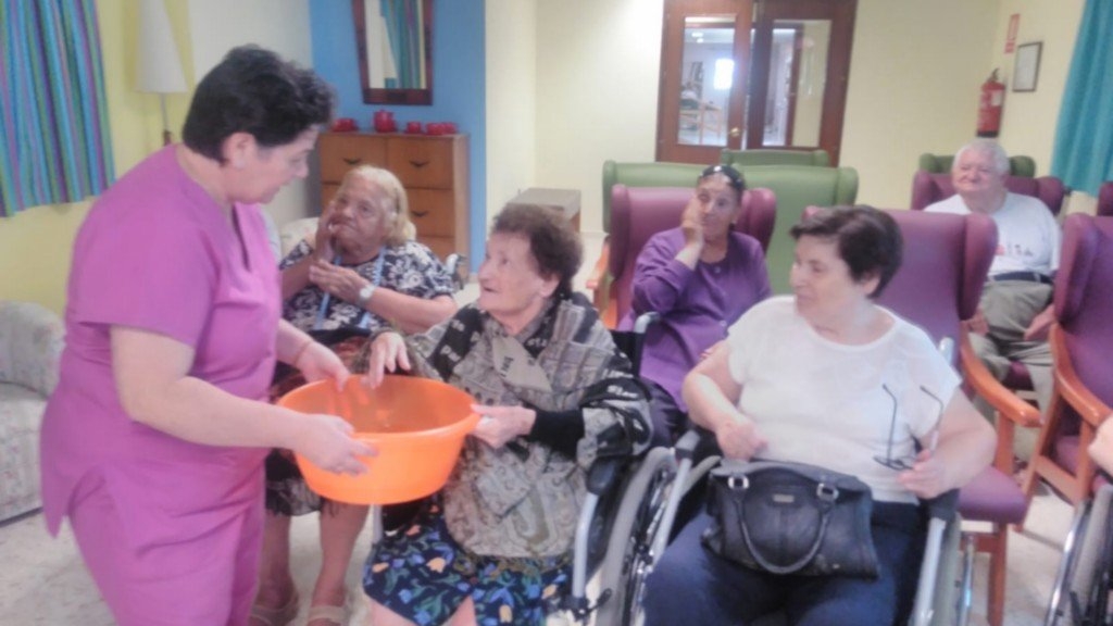 Residenta lavándose la cara en San Juan